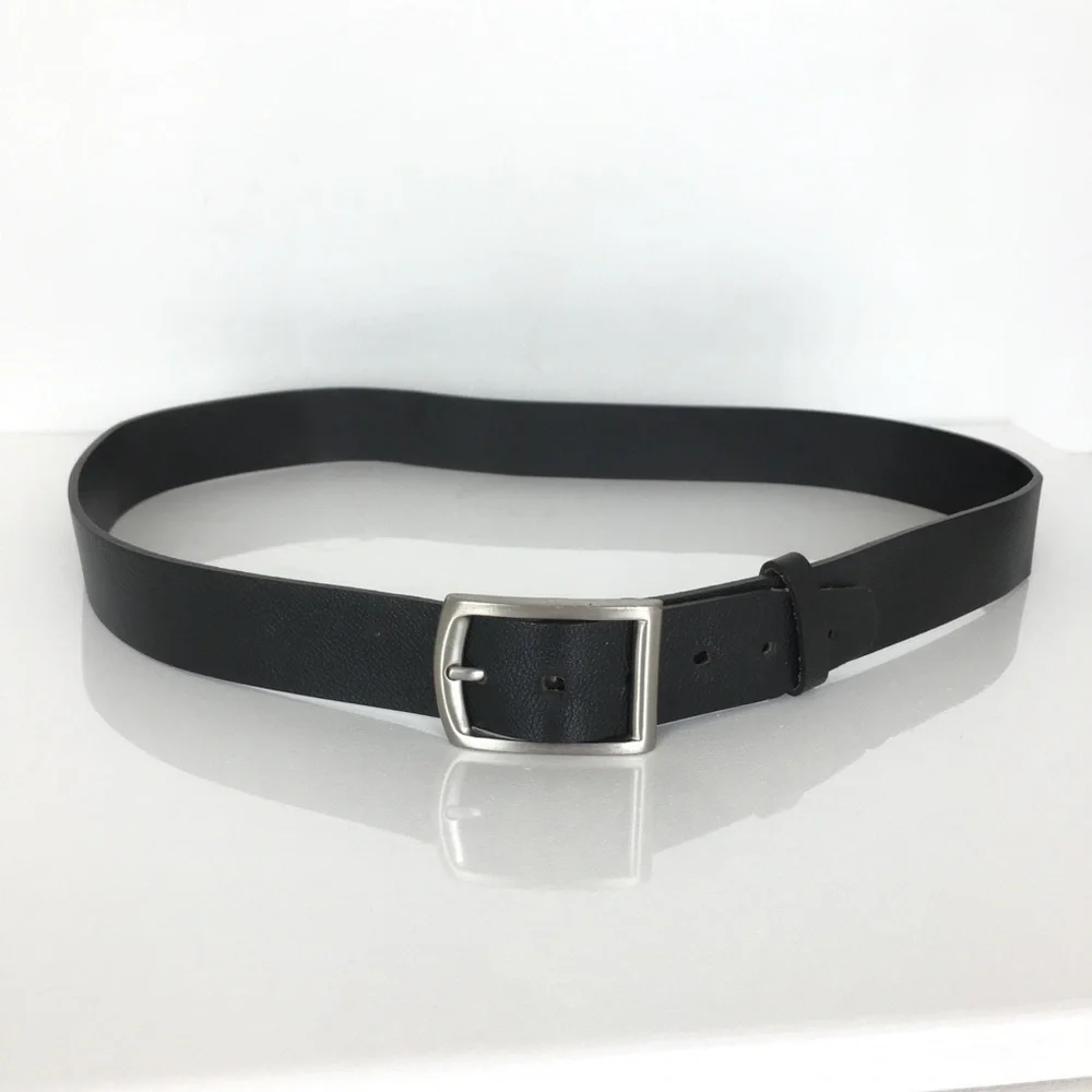Italian Leather Black Belt by Banana Republic Men’s Size 40 Silver Buckle